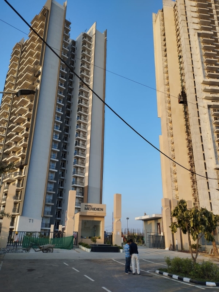 4 bhk flat for sale in Godrej Meridien